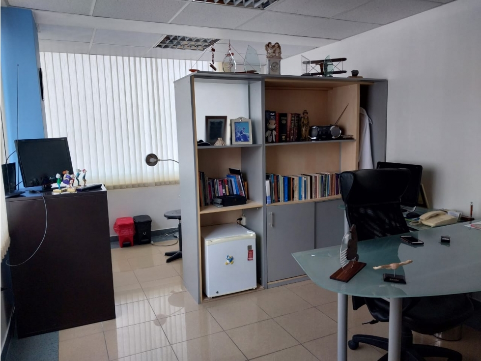 VENDO O ARRIENDO CONSULTORIO SECTOR AMÉRICA, CENTRO NORTE DE QUITO - 2
