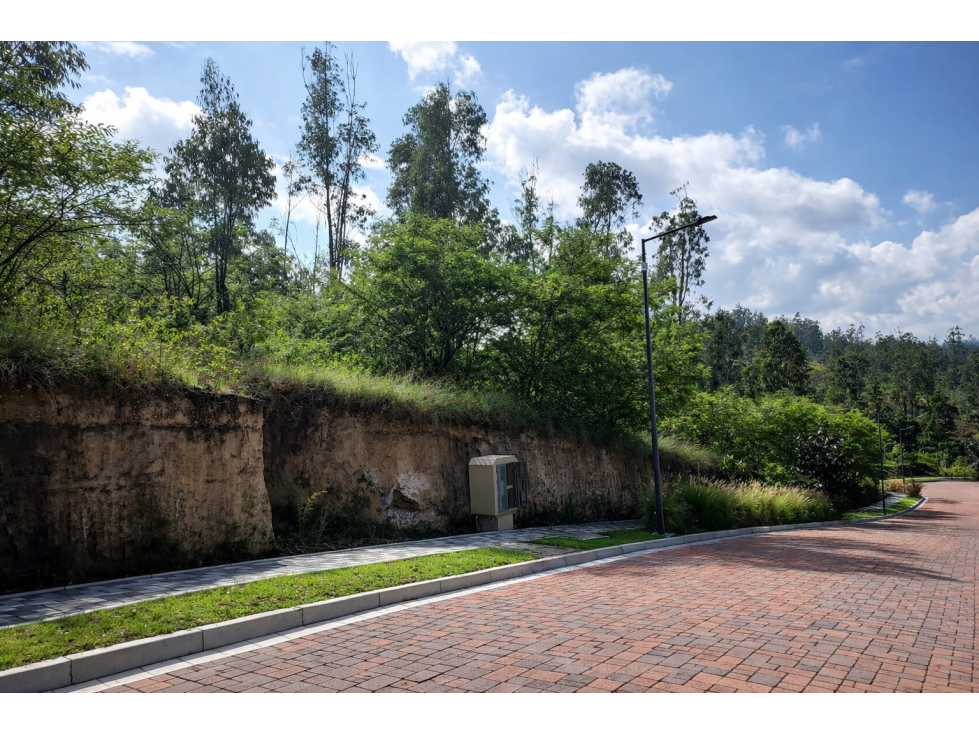 Terreno en venta en Tumbaco en Rumikuna con vista - 4