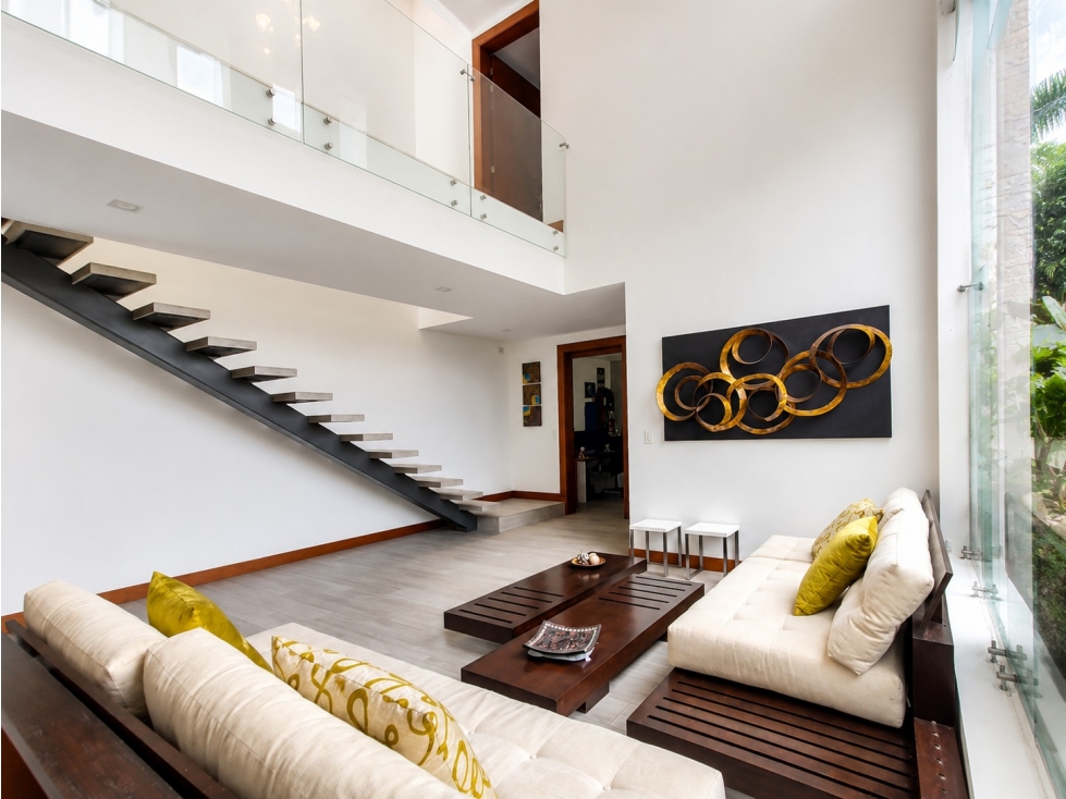 Casa moderna en arriendo en Algarrobos II, Nayón | Jardín y seguridad. - 3