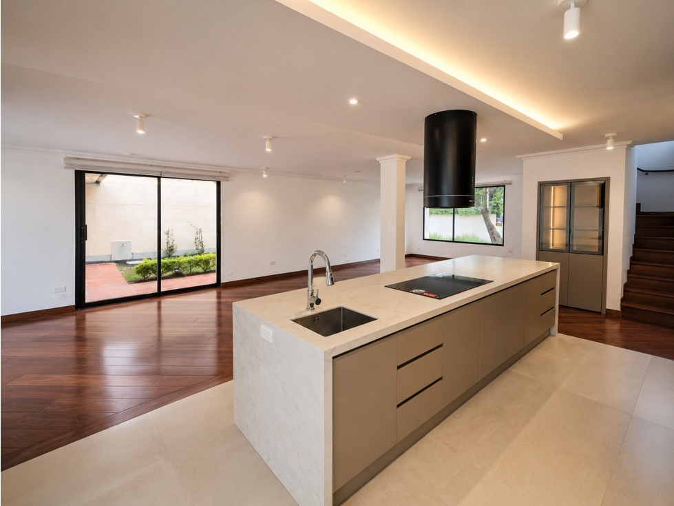 Casa de 232,68m² en arriendo en Cumbaya Vista Hermosa con jardín - 2