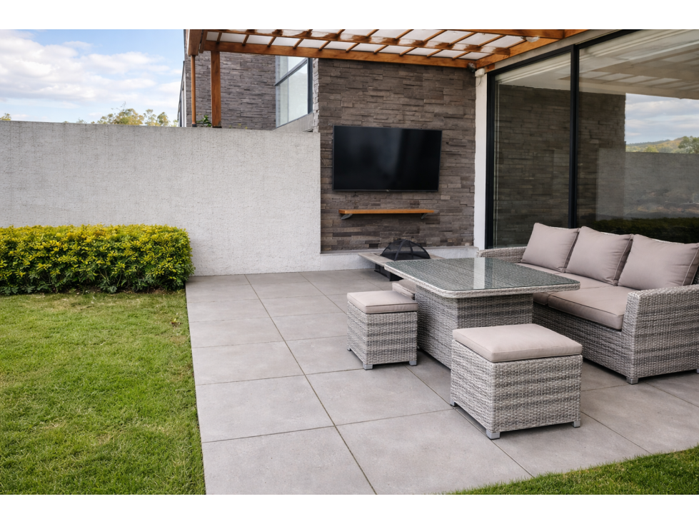Casa en Venta de 6 habitaciones Cumbayá 2 dormitorios planta baja - 3