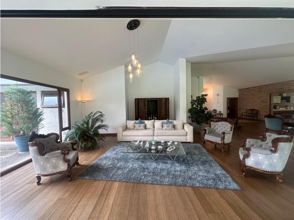 Luxury home for sale in La Viña Cumbayá pool 4BR 1 floor