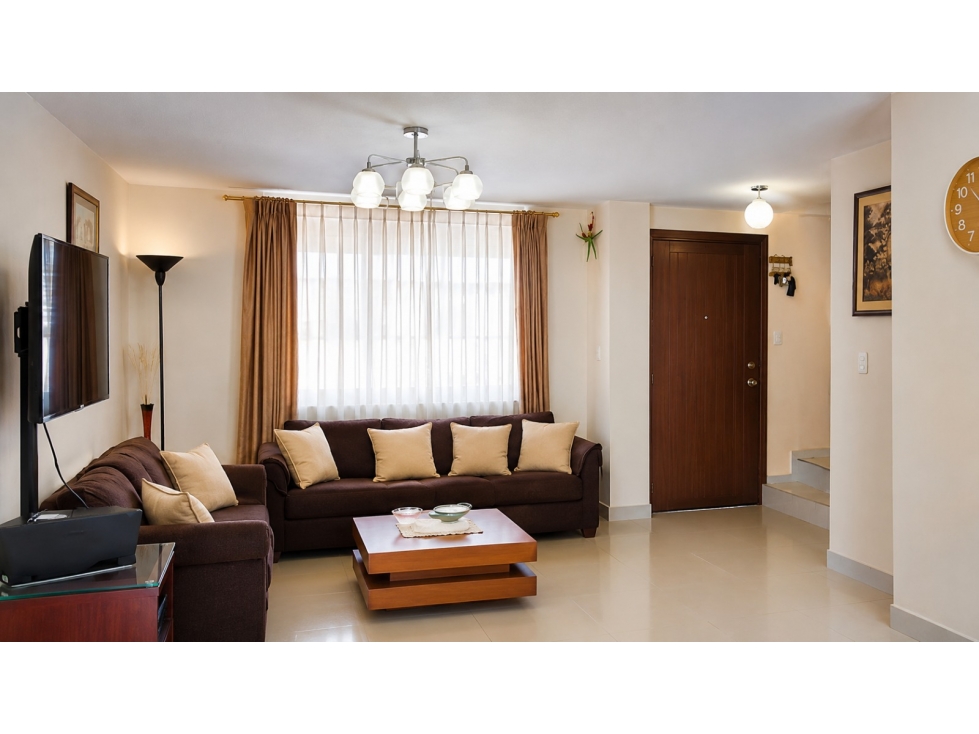 Casa en venta en Llano Grande en conjunto privado con seguridad
