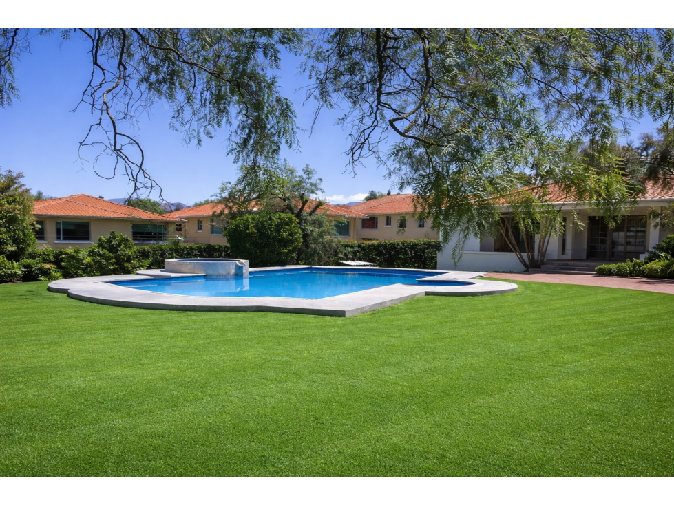 Casa con Piscina en Venta Cumbayá 2.000 m2 Terreno Quito Ecuador - 5