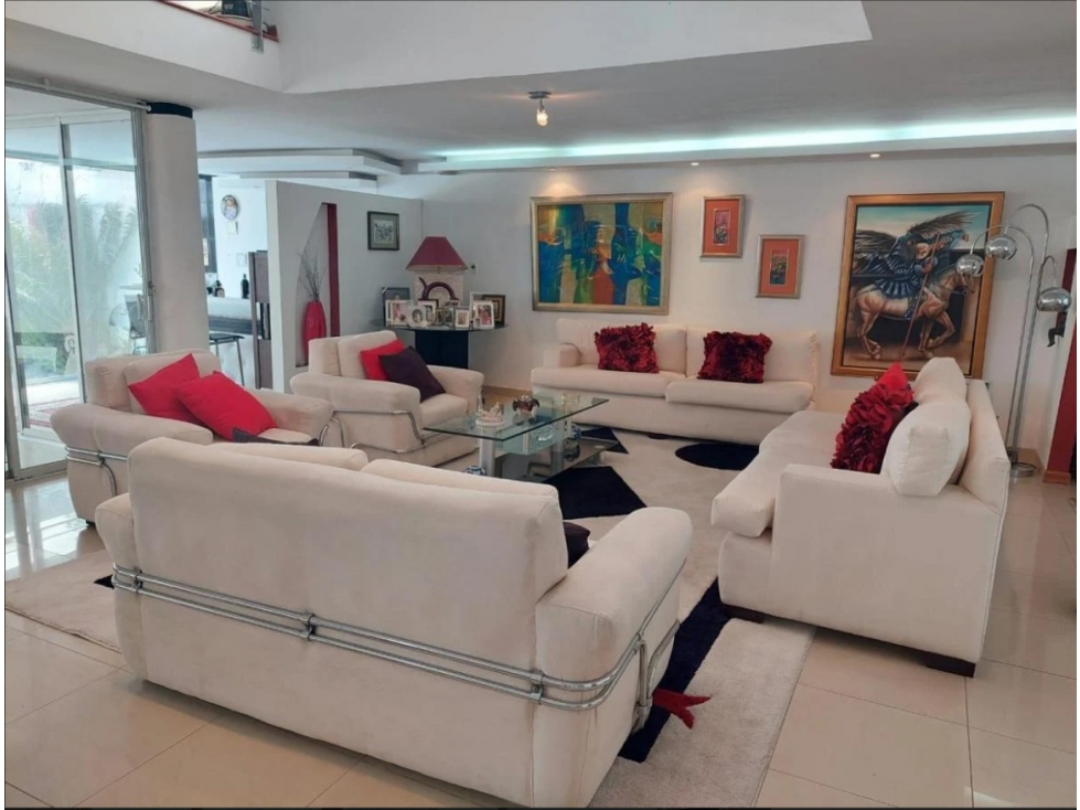 Casa en Venta en Cumbayá cerca Paseo San Francisco | Piscina — foto 3