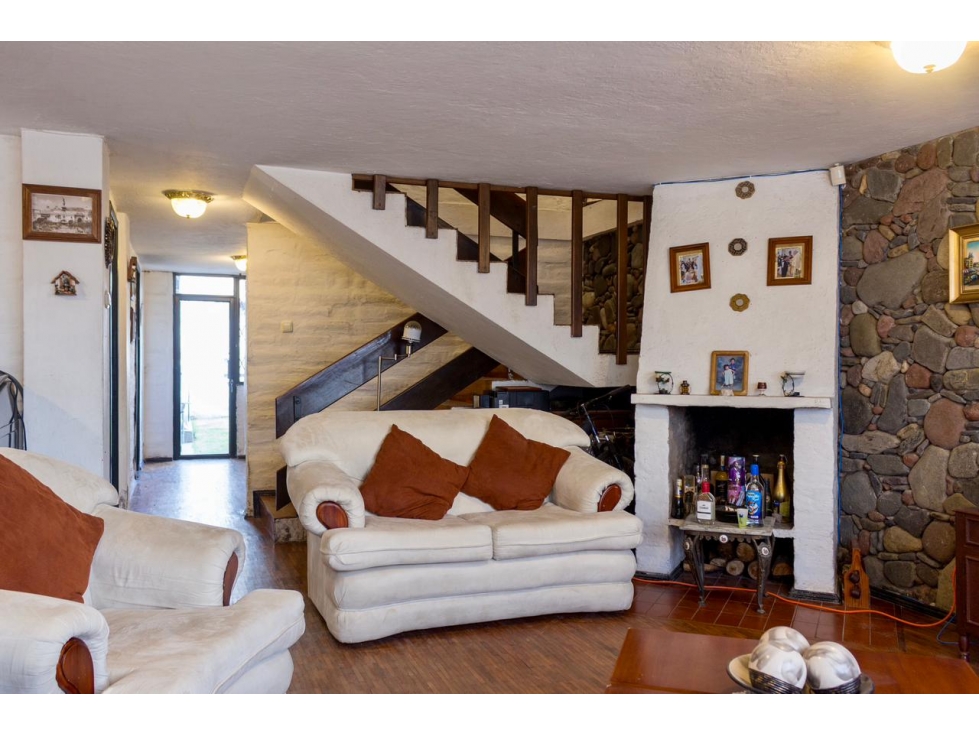 VENDO CASA CON SUITE, PONCEANO ALTO, NORTE DE QUITO — foto 3