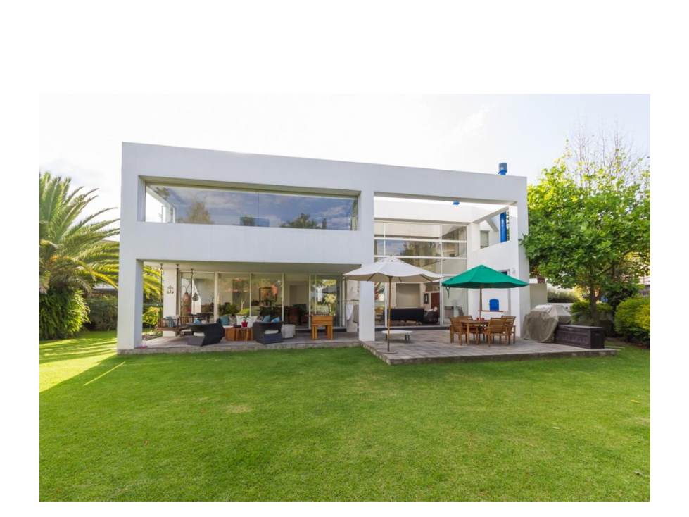 Casa de lujo en venta Rancho San Francisco Cumbayá jardín 500m²