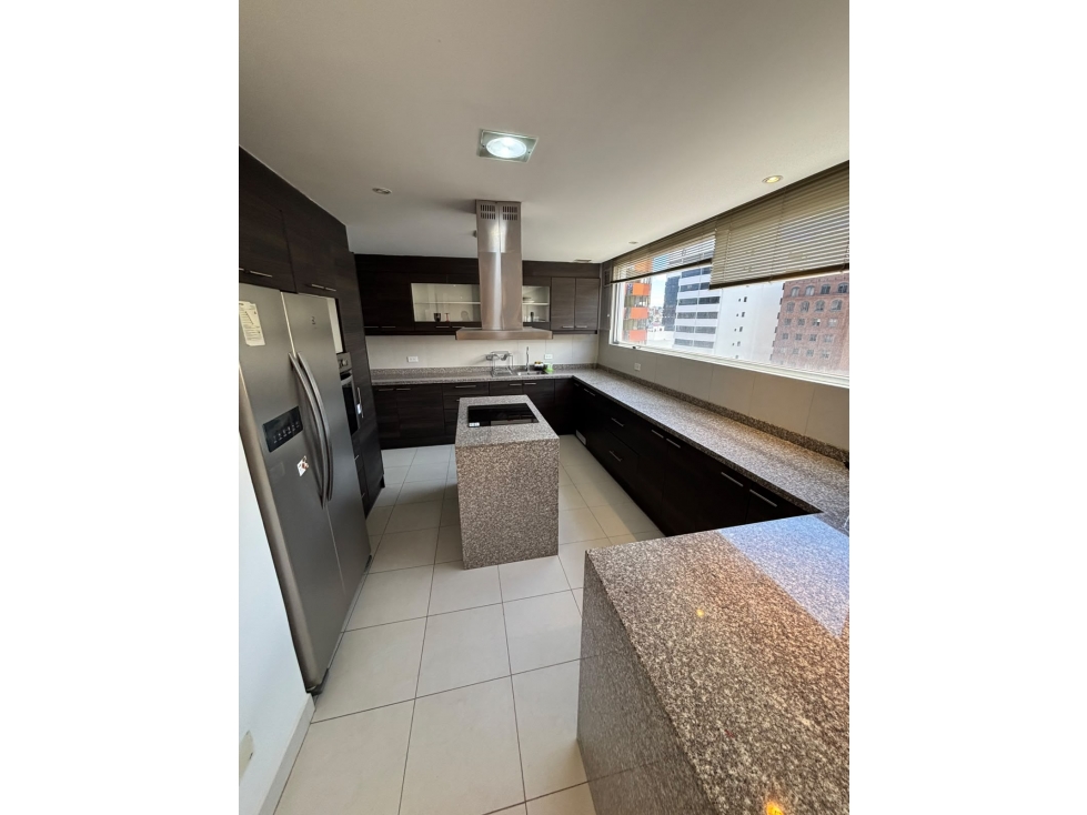 Departamento en Alquiler La Carolina Quito | 200 m², 3 Hab. — foto 3