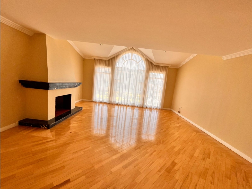 Casas de arriendo Cumbayá cerca USFQ con jardín y área BB — foto 2
