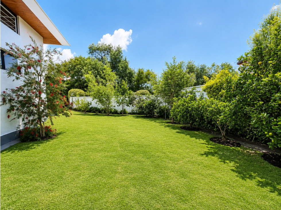 Rento Casa con jardin en Cumbaya, Jacaranda con cuarto de servicio - 1