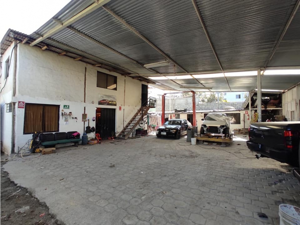 Casa con terreno para negocio automotriz en venta | Tumbaco