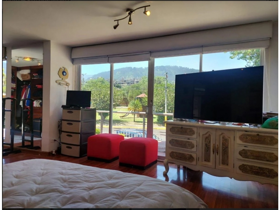 Casa en Venta en Cumbayá cerca Paseo San Francisco | Piscina — foto 4