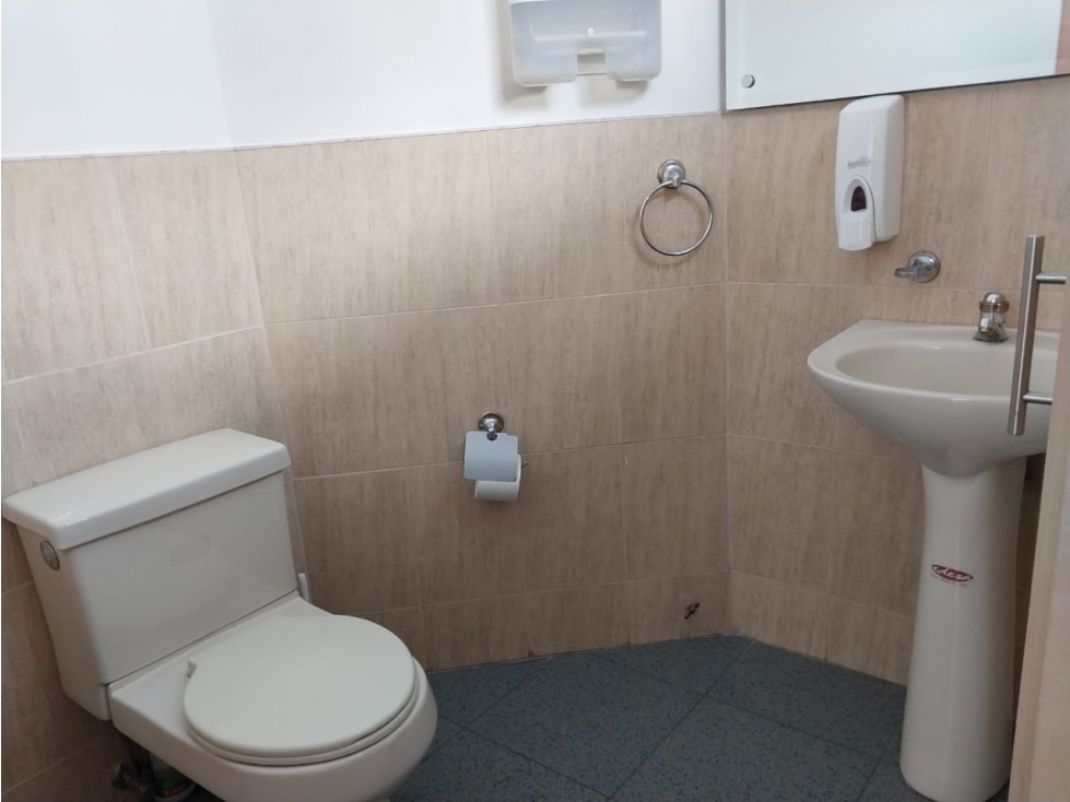 VENDO O ARRIENDO CONSULTORIO SECTOR AMÉRICA, CENTRO NORTE DE QUITO - 4