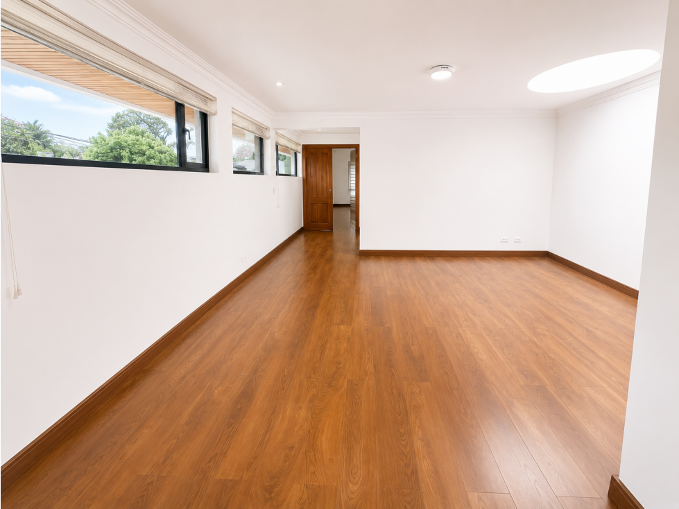 Rento Casa con jardin en Cumbaya, en Urb. Jacaranda 4 habitaciones - 6