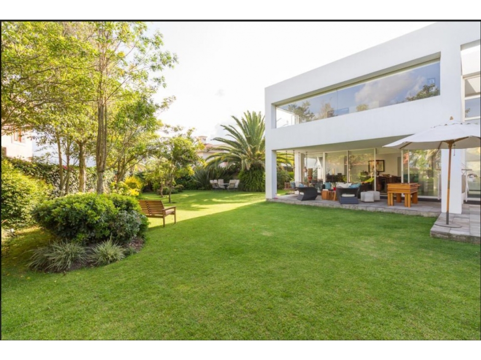 Casa de lujo en venta Rancho San Francisco Cumbayá jardín 500m² — foto 2