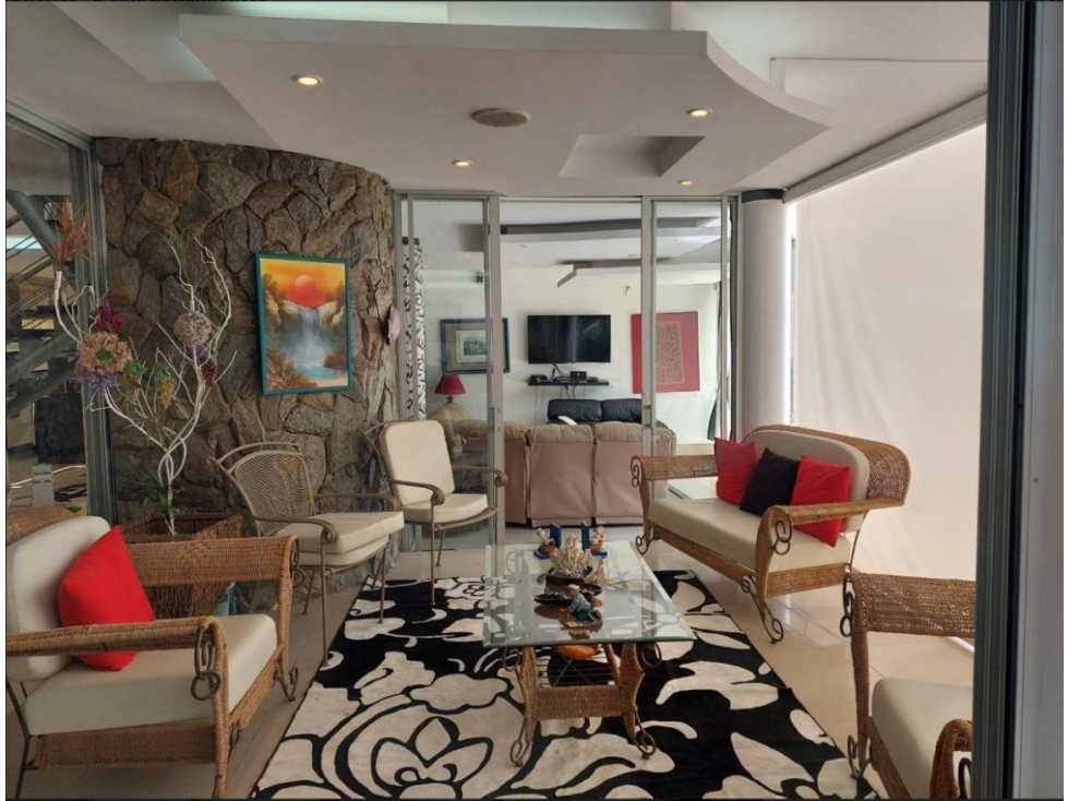 Casa en Venta en Cumbayá cerca Paseo San Francisco | Piscina — foto 5