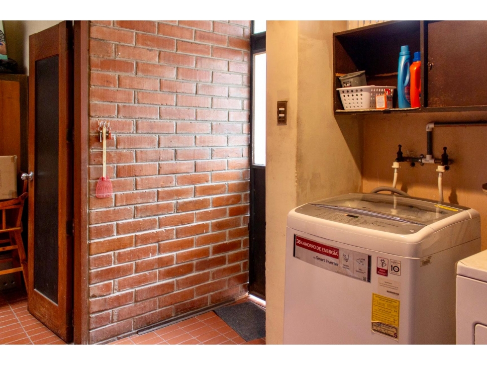 VENDO CASA GRANDE EN EL SECTOR RUMIPAMBA CENTRO NORTE DE QUITO — foto 5