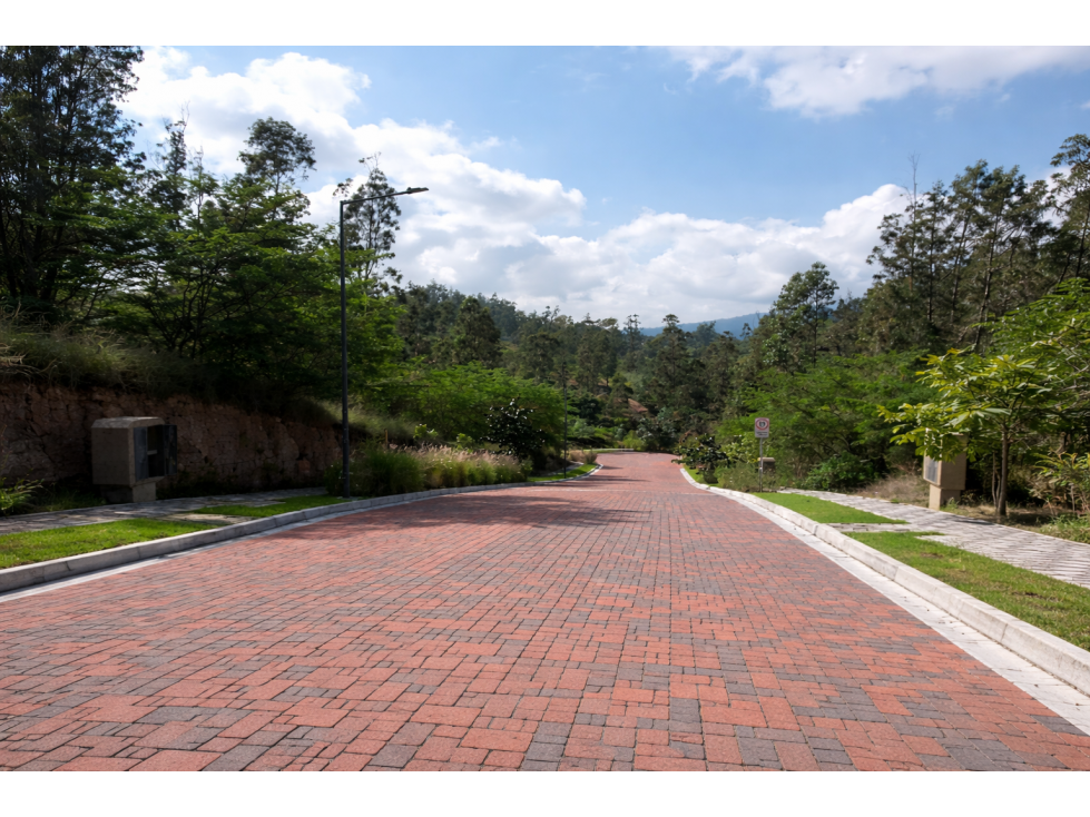 Terreno en venta en Tumbaco en Rumikuna con vista - 2