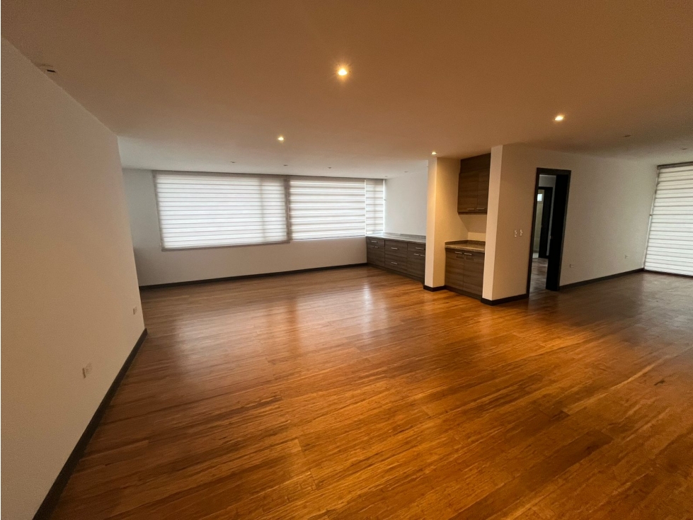Departamento en Alquiler La Carolina Quito | 200 m², 3 Hab.