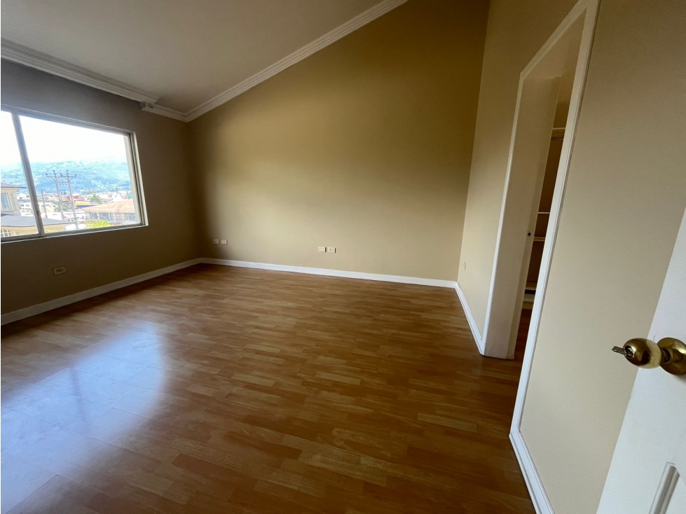 Casas de Arriendo en Cumbayá Jardines del Este cerca Usfq — foto 2
