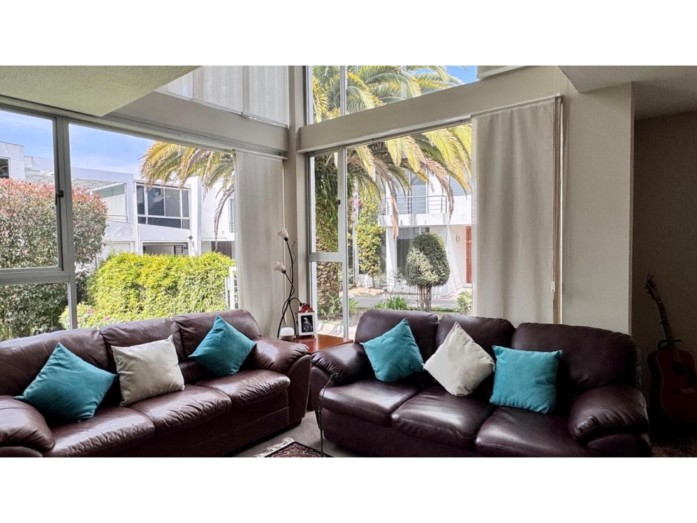 Casa en Venta en Tumbaco | 286 m² Construcción + 123 m² Jardín - 2