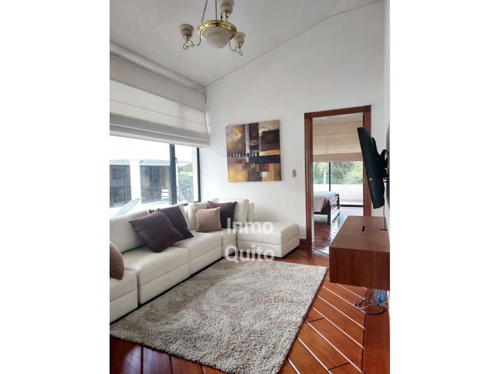 Casa Amoblada de Lujo en Arriendo en Miravalle Cumbayá Quito Ecuador - 1