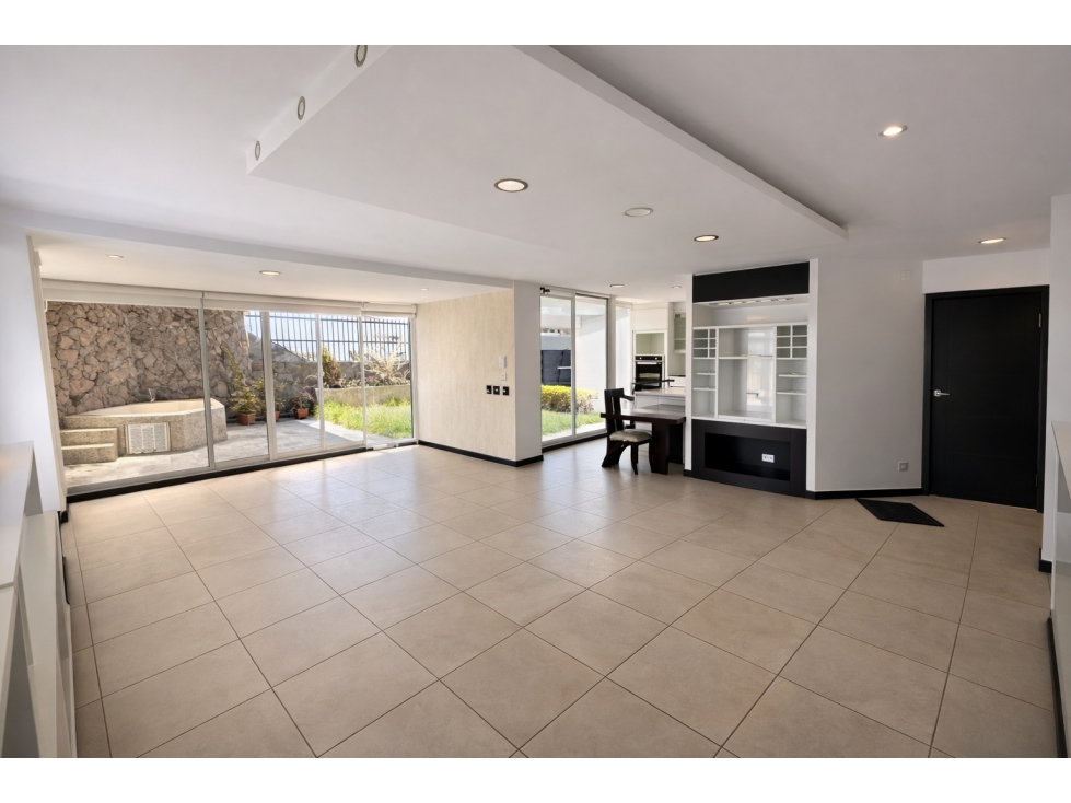 DEPARTAMENTO CON PATIO Y JACUZZI | LA PRIMAVERA - CUMBAYÁ | VENTA