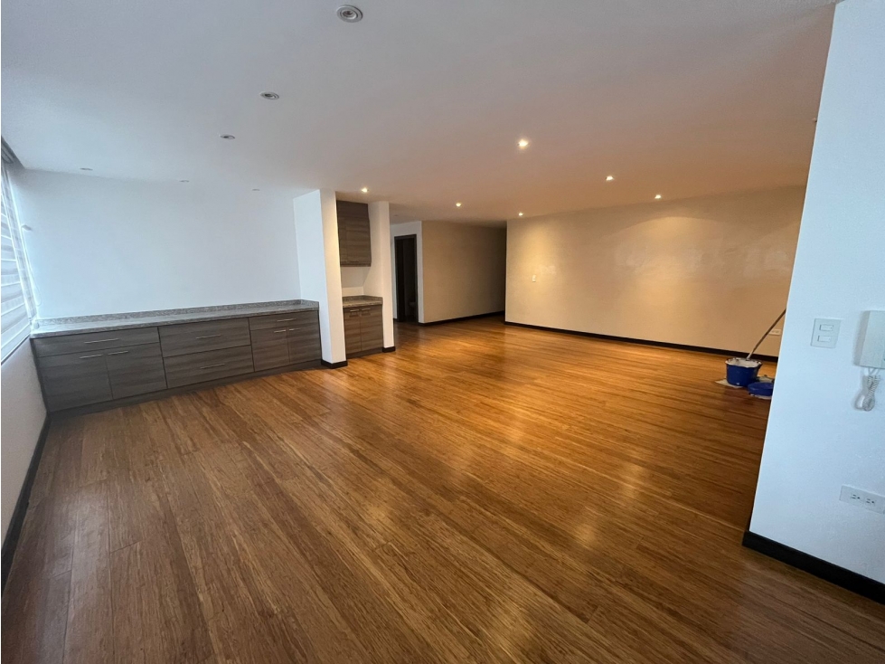 Departamento en Alquiler La Carolina Quito | 200 m², 3 Hab. — foto 2