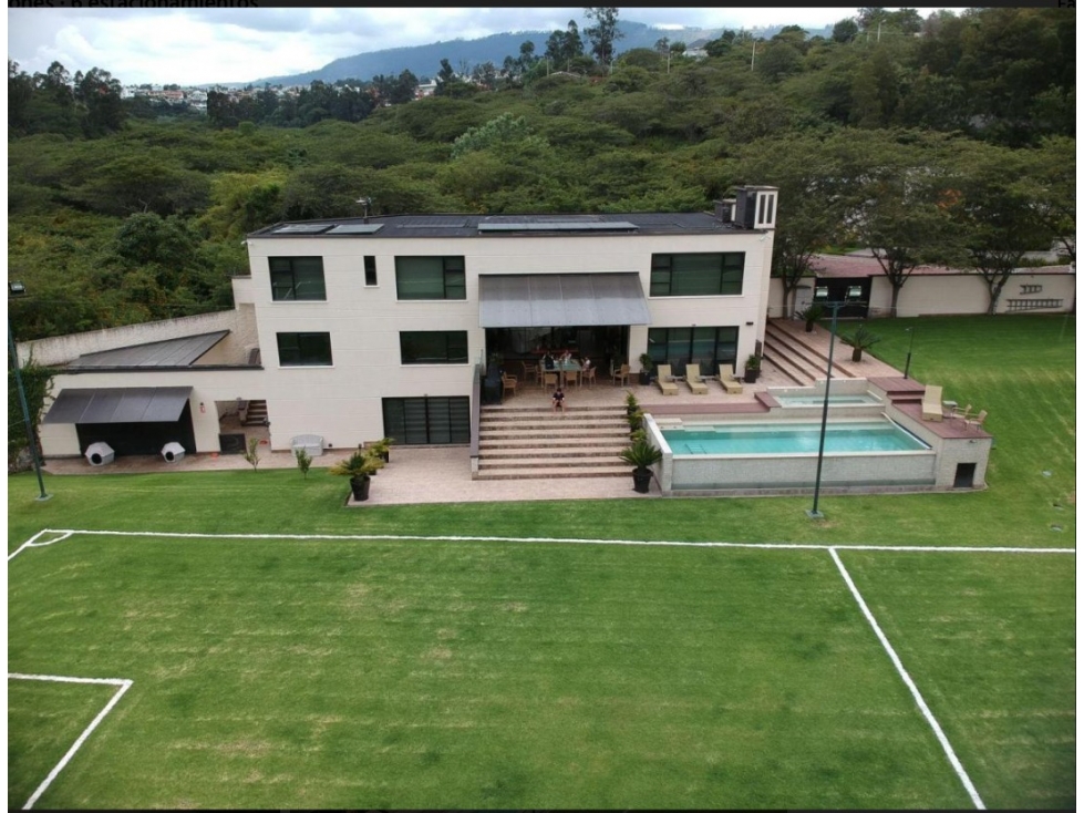 Casa en Cumbayá con cancha, piscina | Innova Real Estate