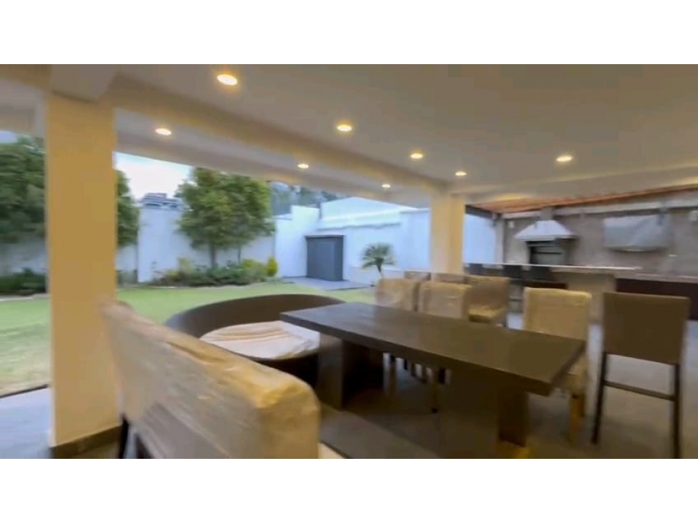 Casa de lujo en Venta con cine jardín y terraza en Quito Campo Alegre — foto 2