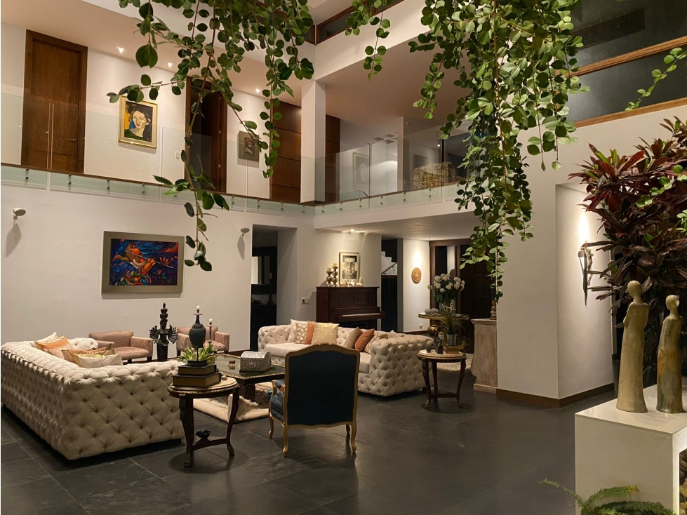 Casa de lujo en Cumbayá con piscina, cine, ascensor en Venta — foto 2