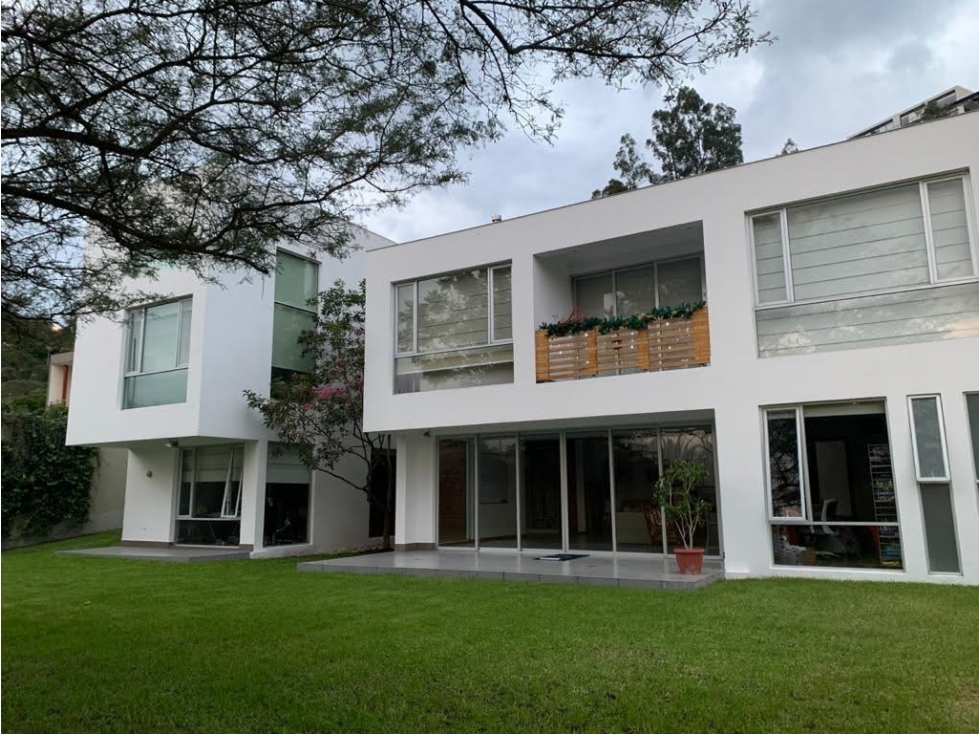 casas con piscina en Venta en Cumbaya en urbanización privada