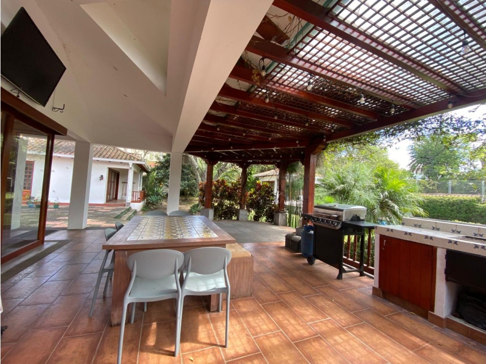 CASA SIN AMOBLAR DE RENTA EN CUMBAYA EN LA VIÑA - 2