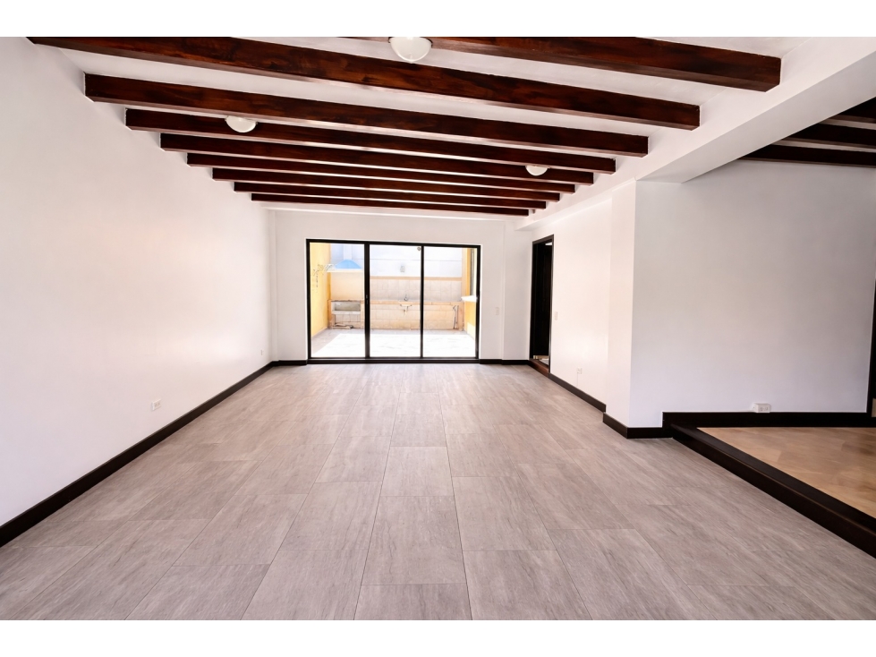 Casa de 265m2 en venta en Cumbayá cerca de USFQ y Paseo San Francisco — foto 2