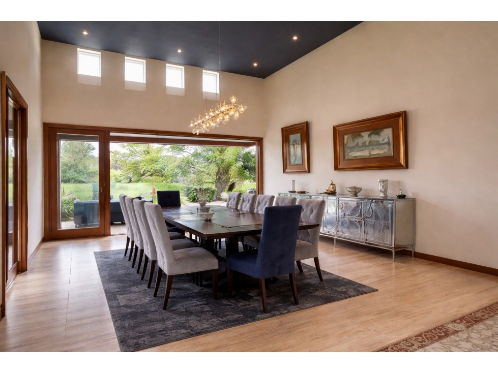 Casa de lujo en venta en Puembo con piscina y 15000 m2 terreno - 2