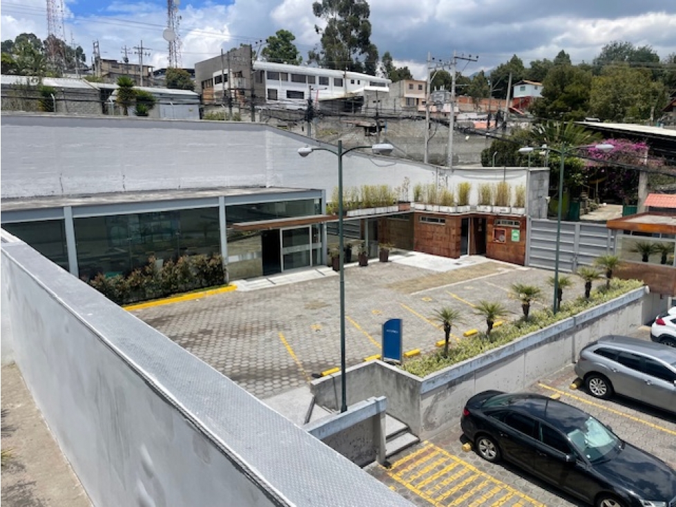 OFICINAS- SHOWROOM-GALPONES-BODEGAS SECTOR ELOY ALFARO