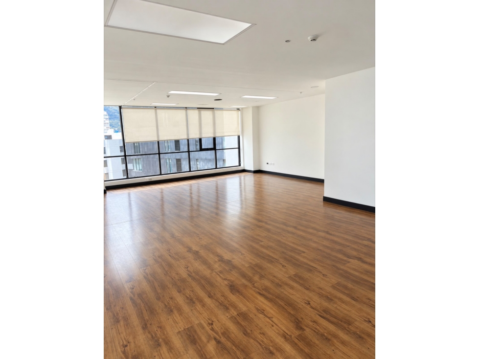 ARRIENDO OFICINA EJECUTIVA 86 m2 VISTA CUIDAD- BALCON-PORTUGAL - 4