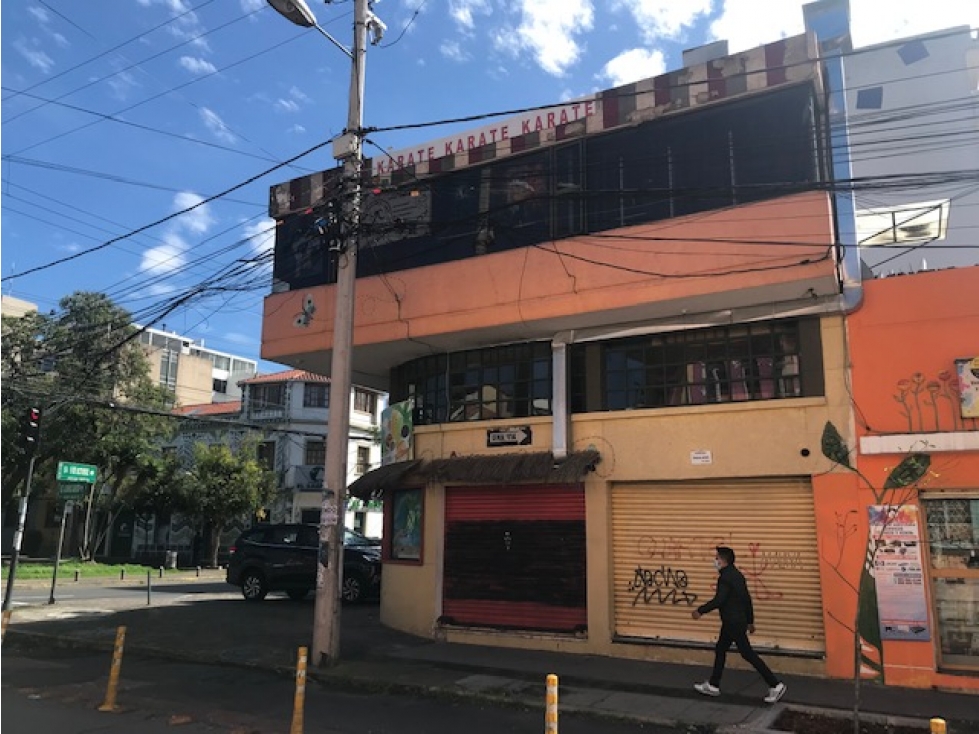 VENDO EDIFICIO RENTERO ESQUINERO LOCALES -RESTAURANTE- MARISCAL — foto 2