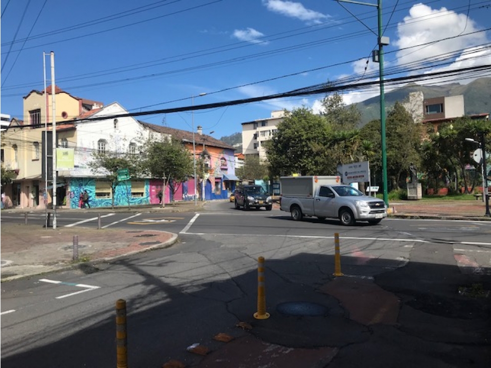 VENDO EDIFICIO RENTERO ESQUINERO LOCALES -RESTAURANTE- MARISCAL - 1
