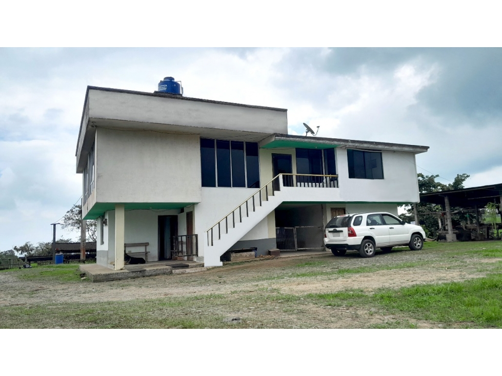 Venta de Hacienda en el Sector Santo Domingo, a 16 km de la Ciudad. - 3