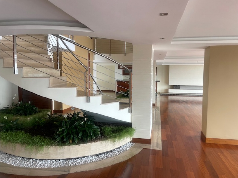 PENTHOUSE DUPLEX MEJOR SECTOR DEL QUITO TENIS-VISTA CUIDAD