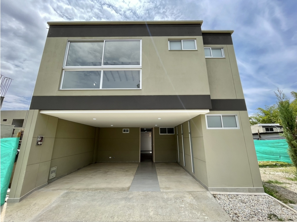 CASA EN UNIDAD CERRADA GUALANDAY LLANOGRANDE