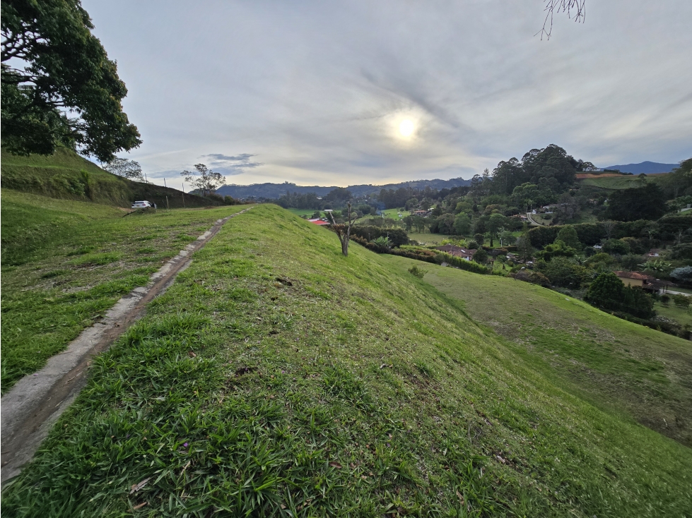 LOTE DE 5.100 m2 INDEPENDIENTE EN LLANOGRANDE
