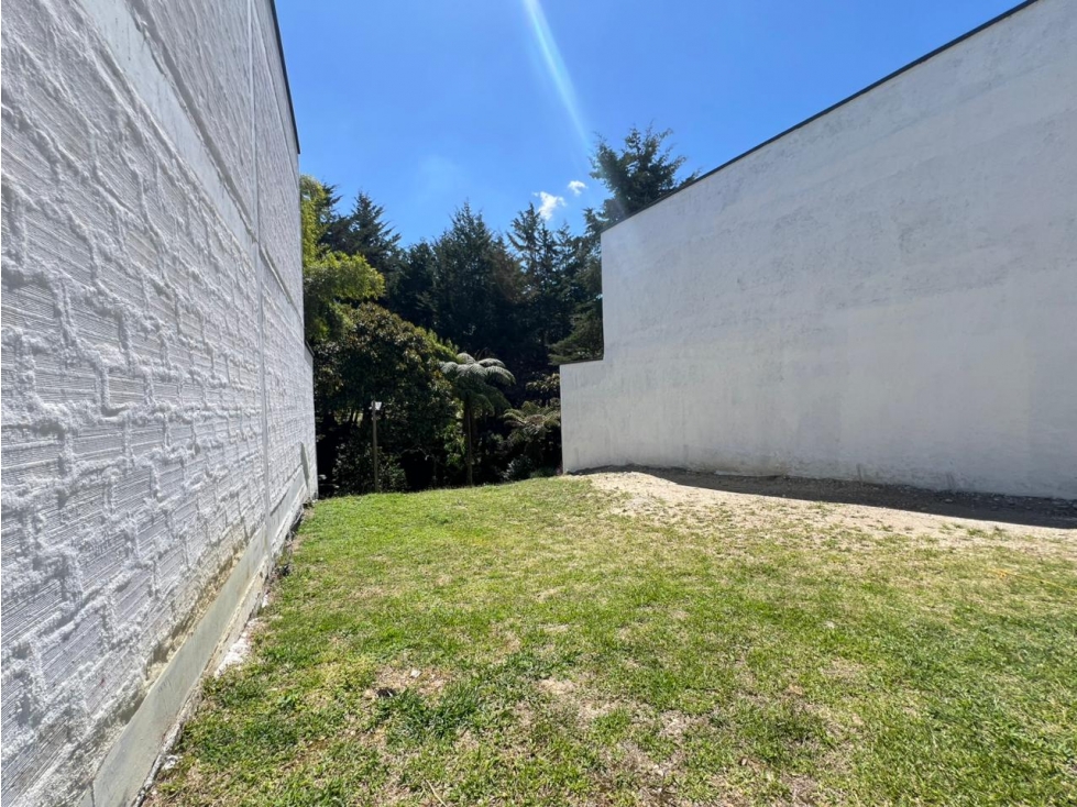LOTE ENTRE LLANOGRANDE Y SAN ANTONIO UNIDAD CERRADA