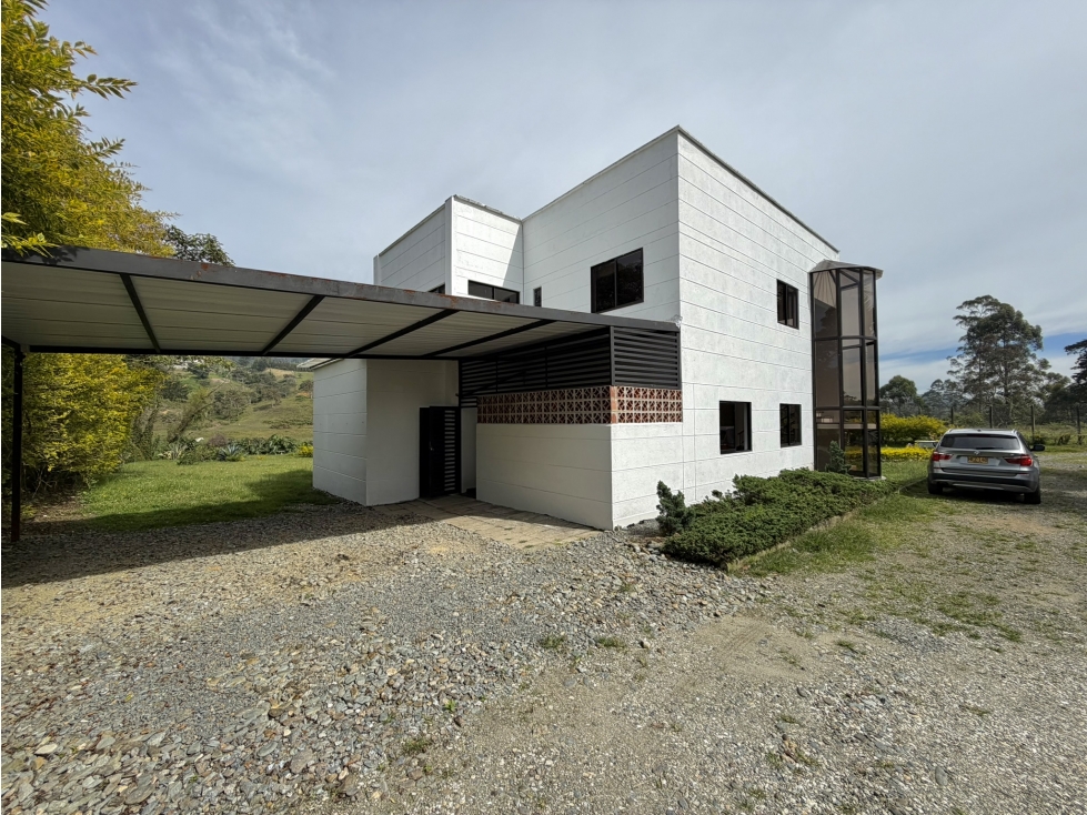CASA CAMPESTRE VÍA SAN ANTONIO- LA CEJA EN CONDOMINIO CERRADO