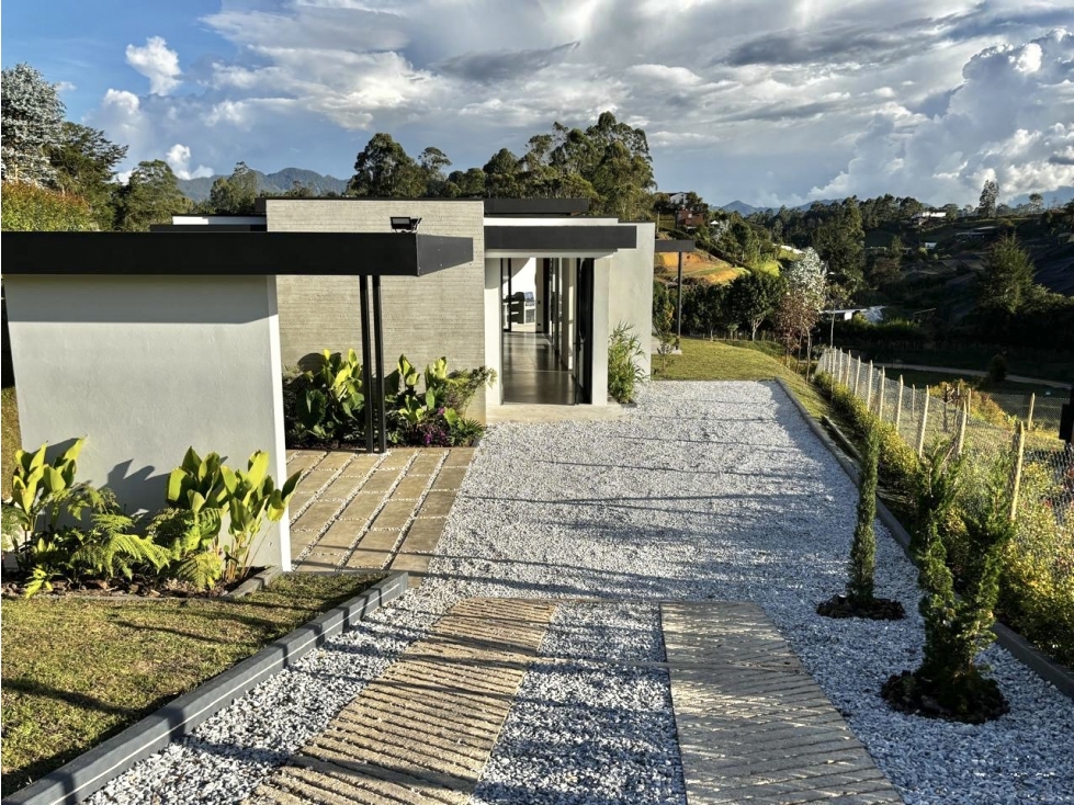 CASA MODERNA EN SAN ANTONIO DE PEREIRA