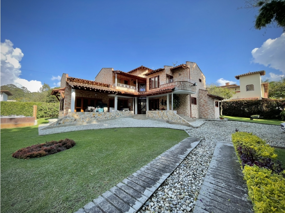 CASA EN PARCELACIÓN - LLANOGRANDE