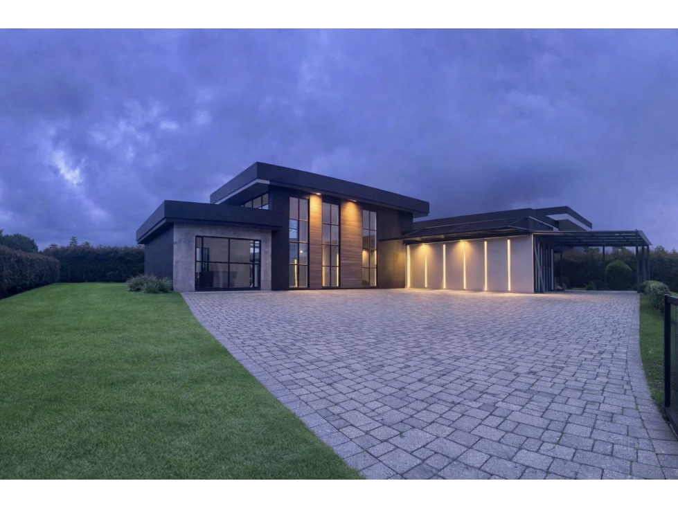 CASA EN EXCLUSIVA PARCELACIÓN DE LLANOGRANDE