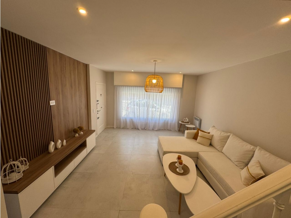 Casa 5 Ambientes con Garage y Terraza Lamadrid 2700