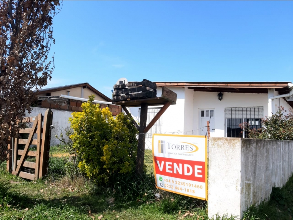 VENTA EN BLOCK 3 CASAS DE 3 AMB EN BARRIO LAS LOMAS CON RENTA — foto 5